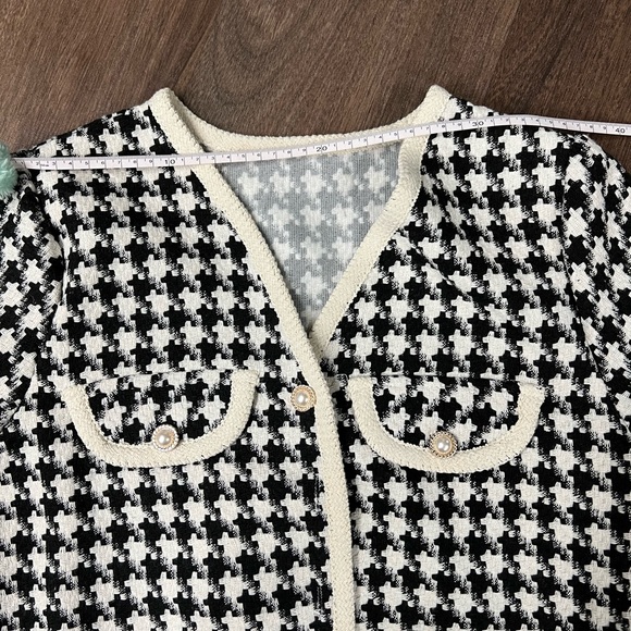 Cut Black and White Blazer Style Top - Picture 7 of 7